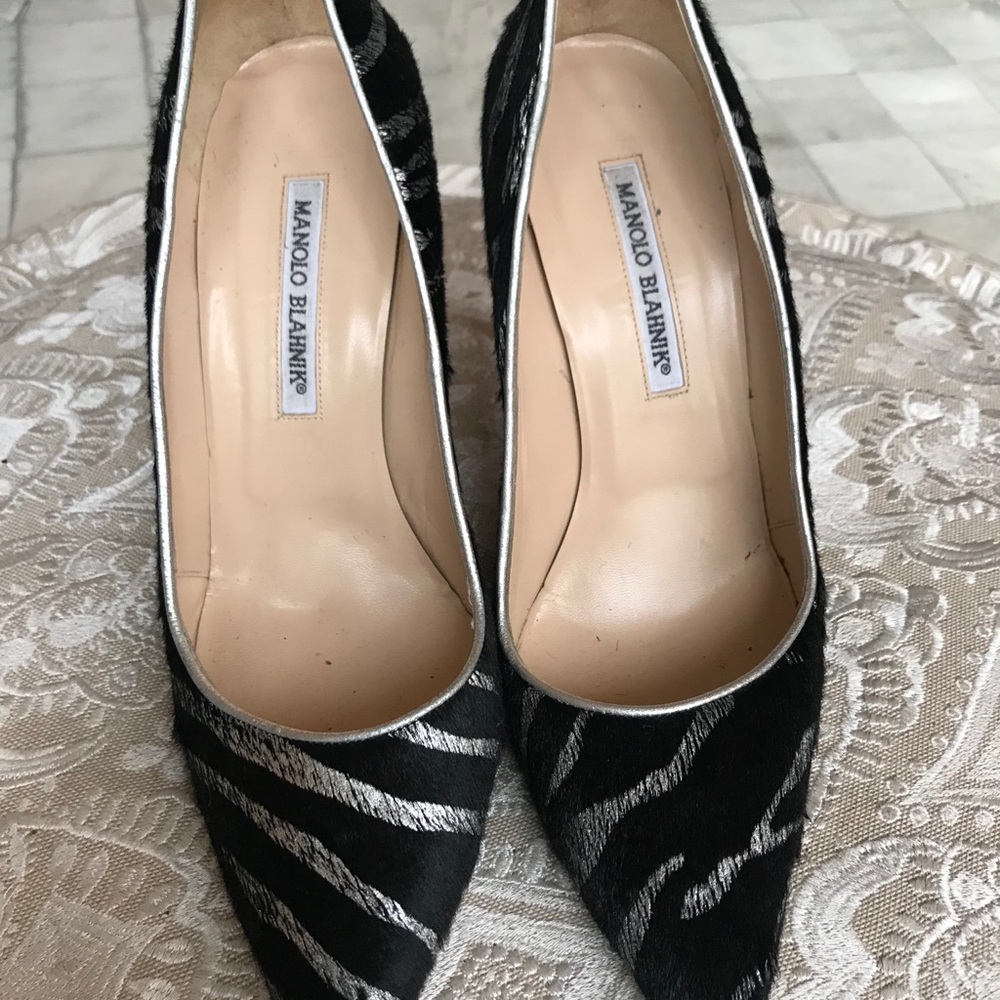 MANOLO BLAHNIK
Zebra Print Pumps In Black